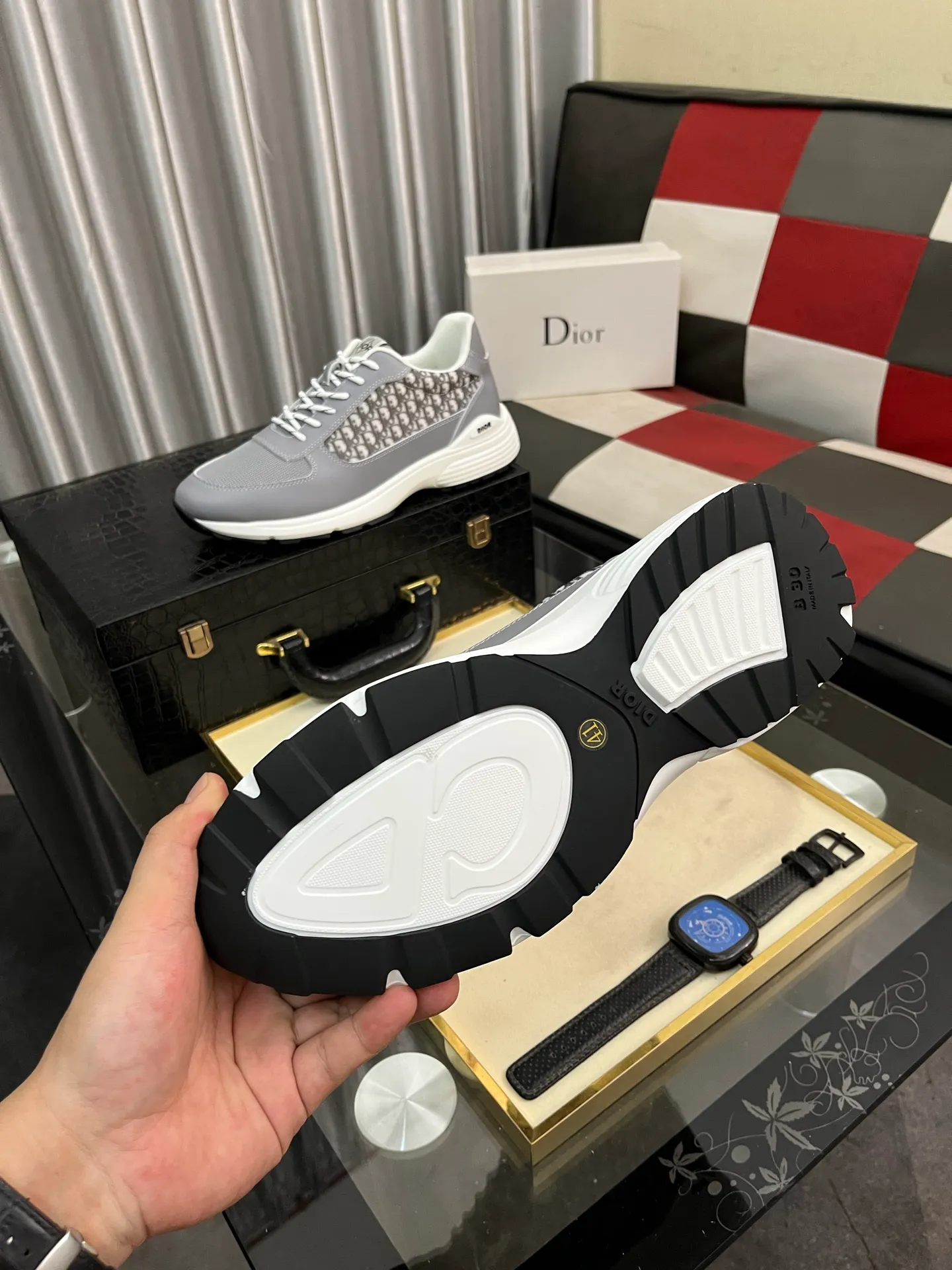 Men's shoes 💰440⌚️⌚️[Dior] The toe is designed to be a bit wider, and the upper foot comfort is perfect. The threads are beautiful, and it fits the pants perfectly. Decorated with various classic details, it is an ideal choice for daily styling. It can be matched with various casual items to create exquisite looks. Fabric: First-layer cowhide/lining sheepskin TPU original outsole Size: 38-444️⃣Colors available